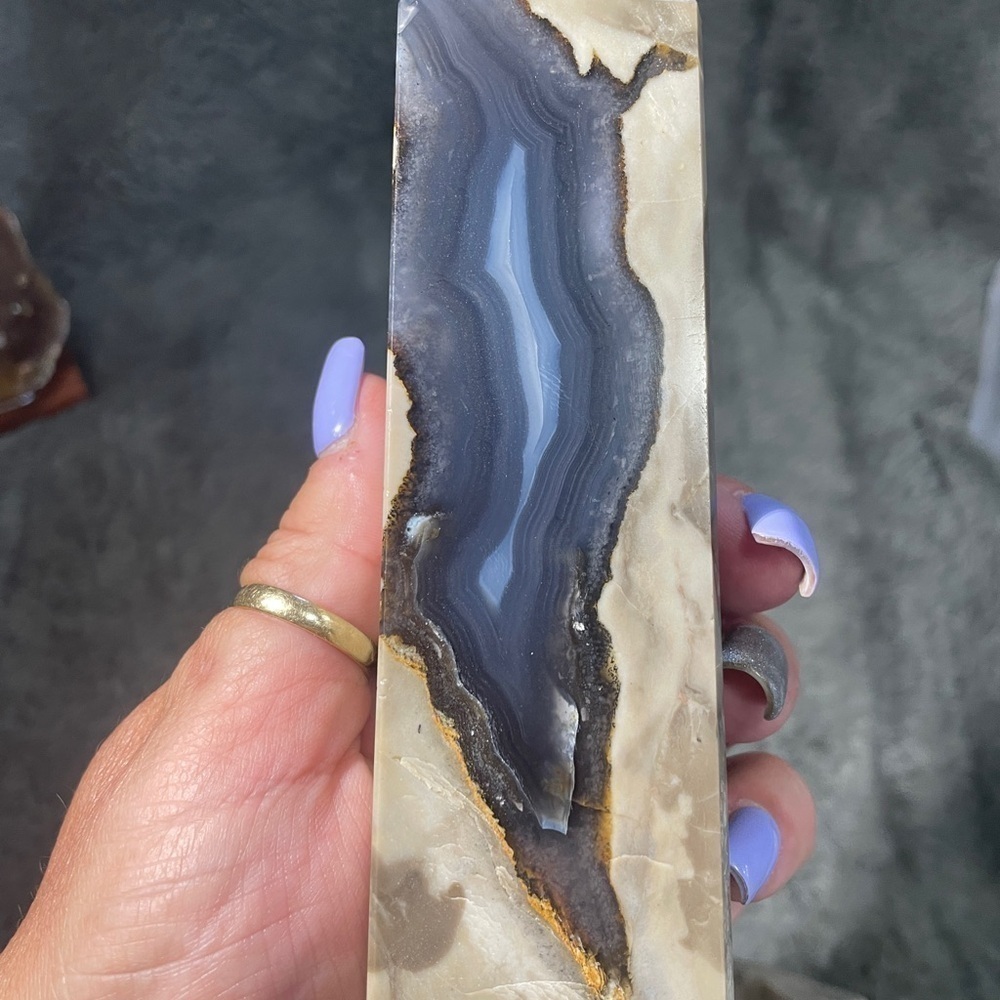 VOLCANO AGATE 4 PIECE SET 6”, 5”,4” tower and 3” heart GREEN UV “rivers” - Picture 8 of 15